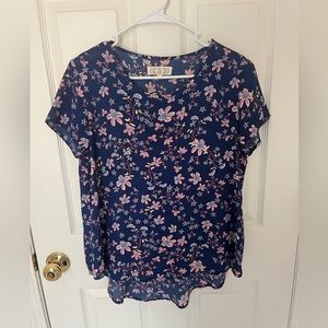 NWOT Women’s Short-Sleeve Blue Floral Print Top Size Large